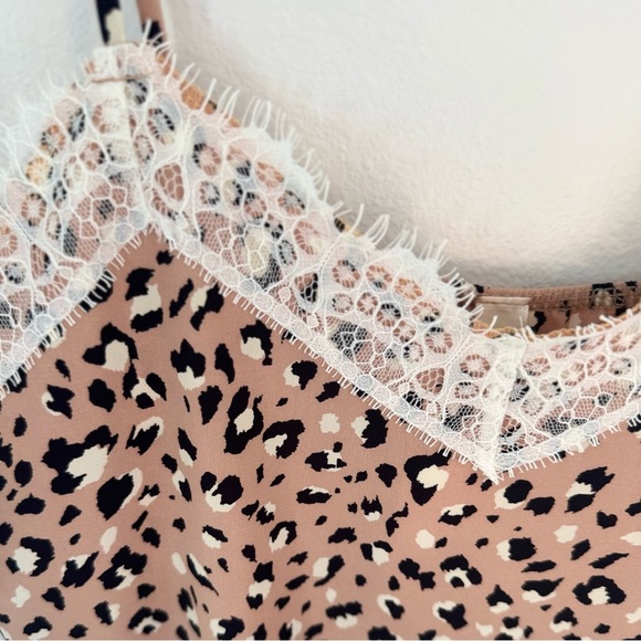 ⭐️ NWT - Vanilla Bay Leopard Print Lace Trim Cami – The Mason Jar Boutique - Picture 2 of 6